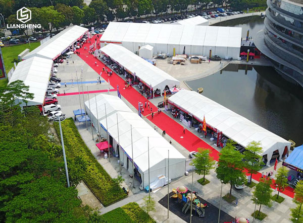 Banquet hall tent